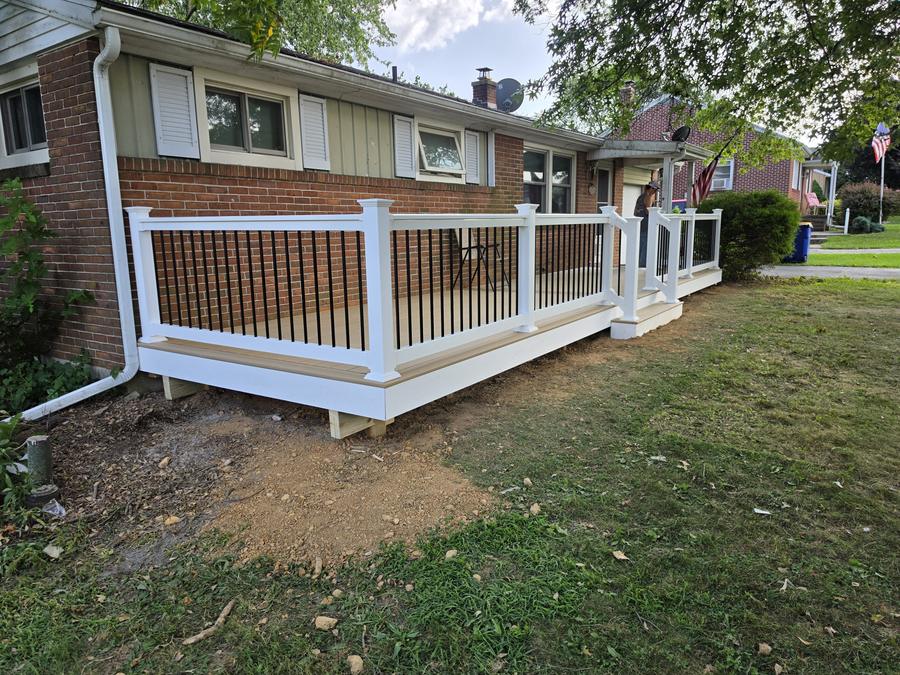 Finished freestanding deck wrapping a brick ranch home in Richland, PA — TrueCraft Decking